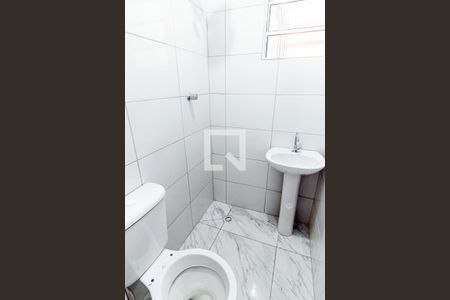 Banheiro de kitnet/studio para alugar com 1 quarto, 28m² em Jardim Bom Pastor, Santo André