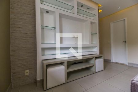 Sala de TV de apartamento à venda com 2 quartos, 80m² em Jardim Tupanci, Barueri