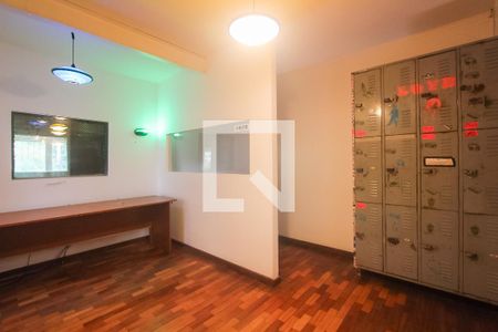 Sala de casa à venda com 3 quartos, 251m² em Auxiliadora, Porto Alegre