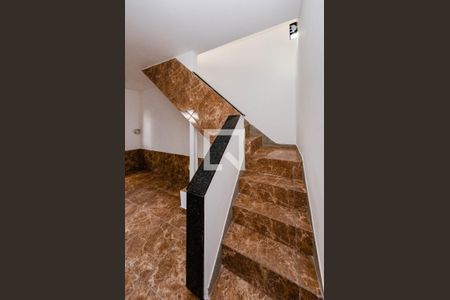 Escada de casa para alugar com 3 quartos, 350m² em Jardim Montanhês, Belo Horizonte