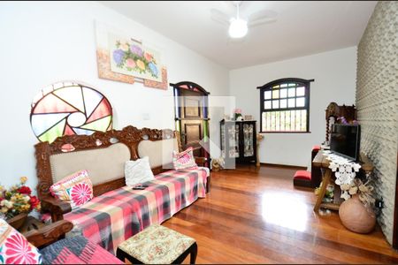 Sala de estar de casa para alugar com 4 quartos, 150m² em Sagrada Família, Belo Horizonte