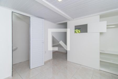 Quarto de kitnet/studio para alugar com 1 quarto, 25m² em Medianeira, Porto Alegre