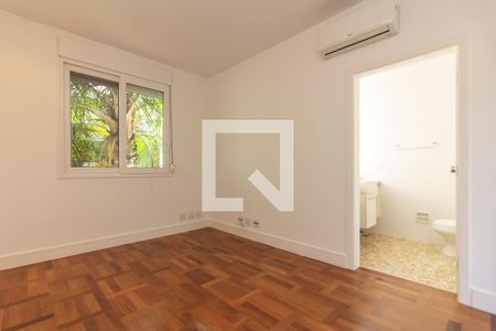 Suíte 1 de casa à venda com 3 quartos, 550m² em Alto de Pinheiros, São Paulo