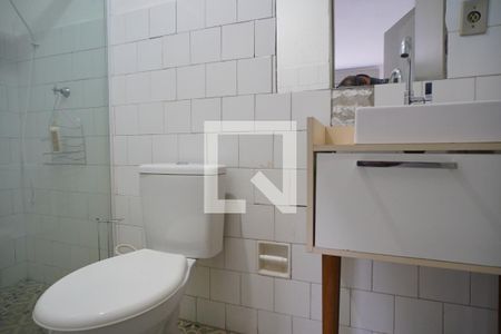 Banheiro de apartamento para alugar com 1 quarto, 41m² em Jardim Itu, Porto Alegre