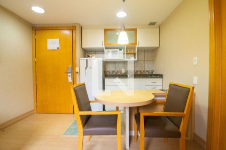 Sala e Cozinha de apartamento para alugar com 1 quarto, 40m² em Rio Branco, Porto Alegre