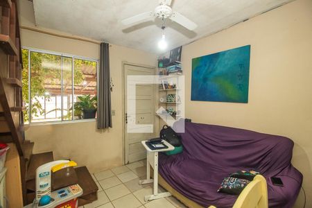 Sala de casa de condomínio para alugar com 2 quartos, 48m² em Vila Nova, Porto Alegre