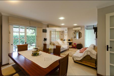 Sala de casa à venda com 3 quartos, 232m² em Tristeza, Porto Alegre