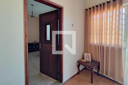 Hall de entrada de casa à venda com 3 quartos, 180m² em Vila Maria, Campinas