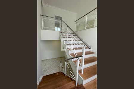 Escada de casa de condomínio para alugar com 4 quartos, 400m² em Alphaville Residencial Um, Barueri