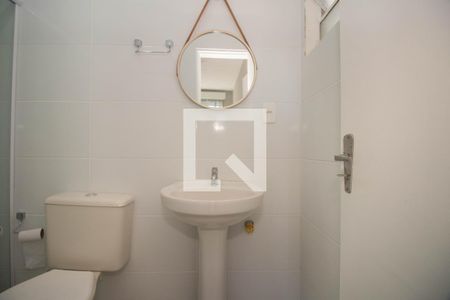 Banheiro de apartamento para alugar com 1 quarto, 42m² em Jardim Itu, Porto Alegre