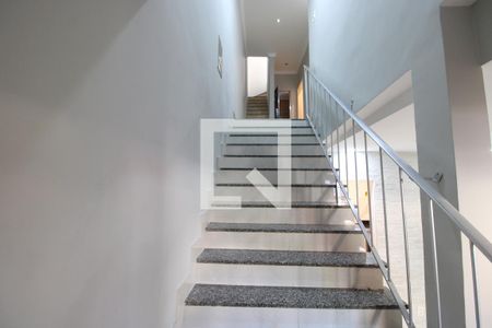 Escada de acesso de casa para alugar com 3 quartos, 90m² em Vista Alegre, Rio de Janeiro