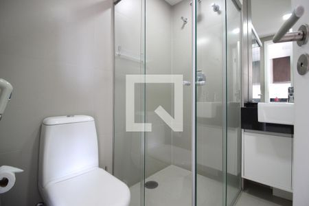 Banheiro de kitnet/studio à venda com 1 quarto, 64m² em Pinheiros, São Paulo