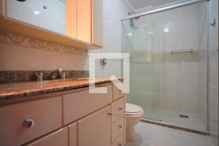 Banheiro da Suíte de apartamento para alugar com 4 quartos, 127m² em Rio Branco, Porto Alegre
