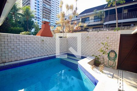 Piscina de casa de condomínio à venda com 4 quartos, 197m² em Barra da Tijuca, Rio de Janeiro