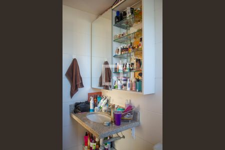 Banheiro suite de apartamento à venda com 2 quartos, 68m² em Menino Deus, Porto Alegre