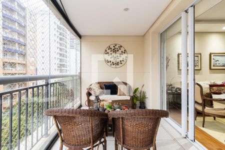 Varanda de apartamento à venda com 3 quartos, 145m² em Itaim Bibi, São Paulo