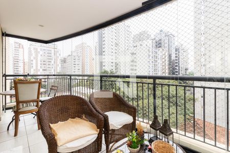 Varanda de apartamento à venda com 3 quartos, 145m² em Itaim Bibi, São Paulo