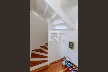 Escada de apartamento para alugar com 1 quarto, 50m² em Vila Andrade, São Paulo