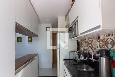 Cozinha  de apartamento à venda com 2 quartos, 53m² em Quitaúna, Osasco