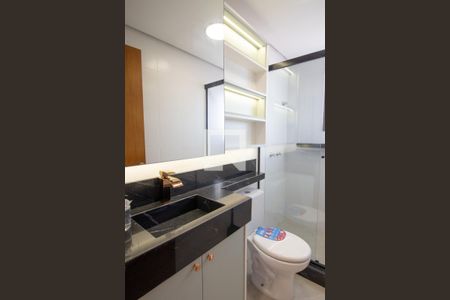 Banheiro da Suíte de apartamento à venda com 2 quartos, 75m² em Chácara das Pedras, Porto Alegre