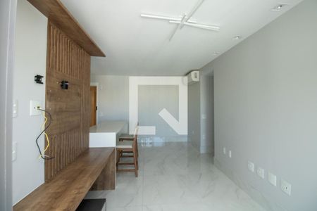Sala, rsck TV, revestimento parede de apartamento para alugar com 2 quartos, 74m² em Vila Nova Conceição, São Paulo
