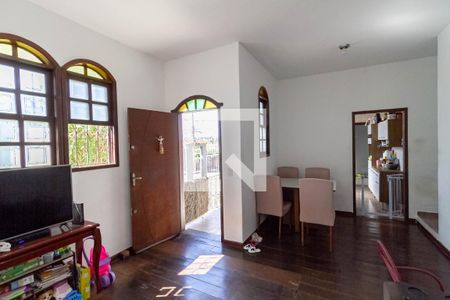 Sala  de casa à venda com 3 quartos, 200m² em Planalto, Belo Horizonte