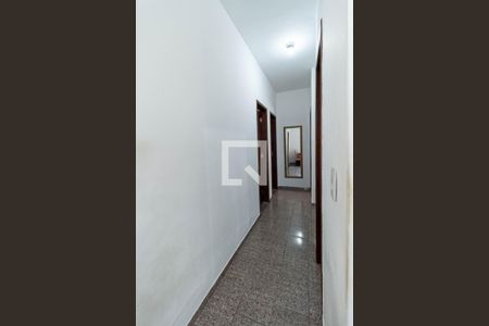 Corredor de casa à venda com 3 quartos, 200m² em Planalto, Belo Horizonte
