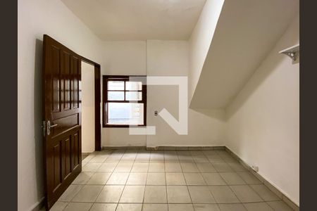 Casa para alugar com 7 quartos, 380m² em Caxingui, São Paulo