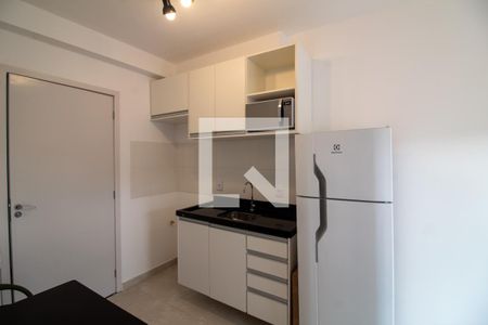 Cozinha de apartamento para alugar com 1 quarto, 32m² em Jardim Monte Azul, São Paulo