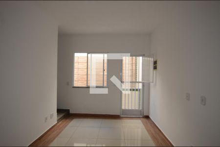 Sala de apartamento para alugar com 3 quartos, 90m² em Vila Kosmos, Rio de Janeiro