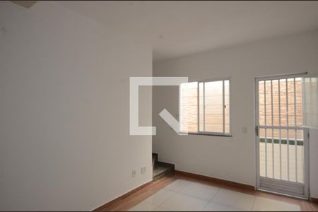 Sala de apartamento para alugar com 3 quartos, 90m² em Vila Kosmos, Rio de Janeiro