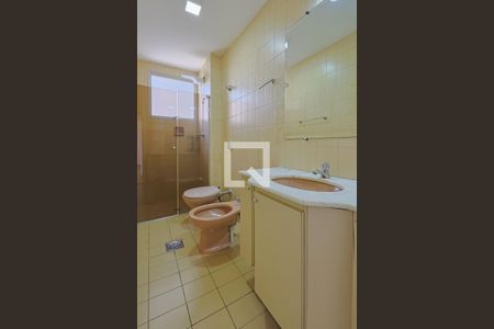 Banheiro  de apartamento à venda com 1 quarto, 46m² em Santa Efigênia, Belo Horizonte