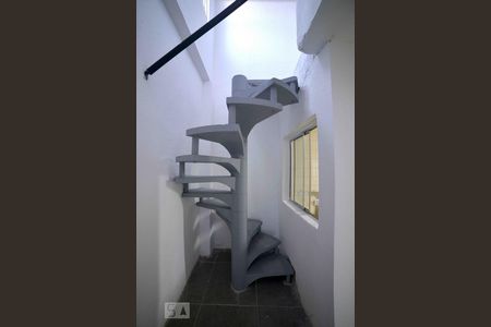 Escada de casa para alugar com 2 quartos, 200m² em Bosque da Saúde, São Paulo