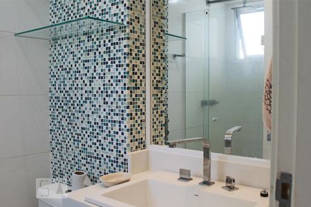 Banheiro da Suíte de apartamento para alugar com 3 quartos, 74m² em Barra da Tijuca, Rio de Janeiro