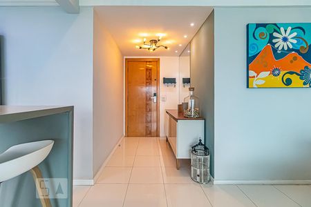Hall de Entrada de apartamento para alugar com 2 quartos, 81m² em Barra da Tijuca, Rio de Janeiro