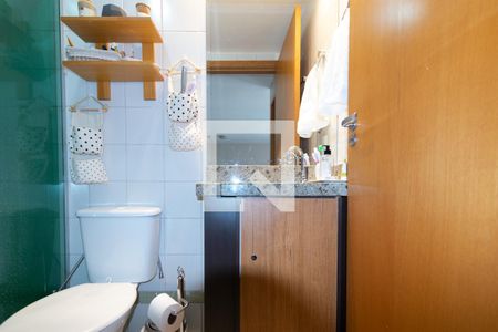 Banheiro de apartamento para alugar com 1 quarto, 48m² em Guará Ii, Brasília