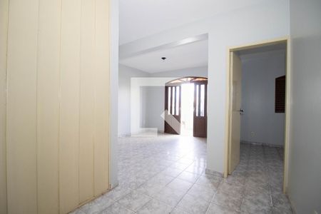 Sala de casa para alugar com 3 quartos, 140m² em  Recanto das Emas, Brasília