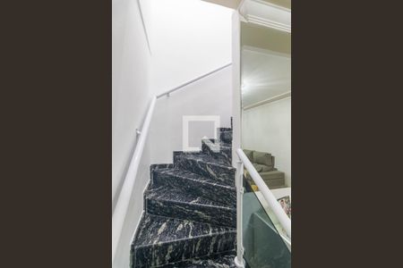 Escada de casa para alugar com 3 quartos, 160m² em Vila Camilopolis, Santo André