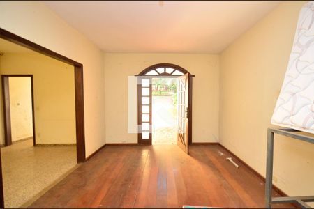 Sala de estar de casa para alugar com 3 quartos, 150m² em Santa Efigênia, Belo Horizonte